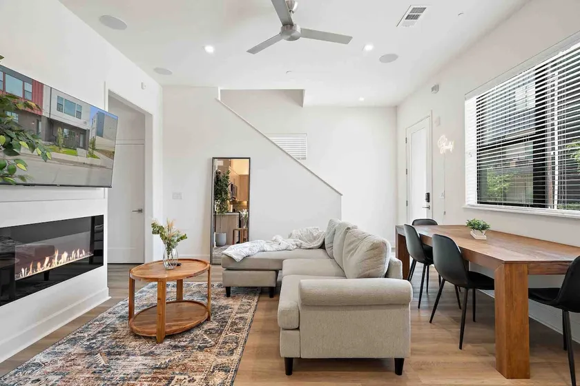 Stunning Lux Townhouse in Downtown Dallas - Image 1