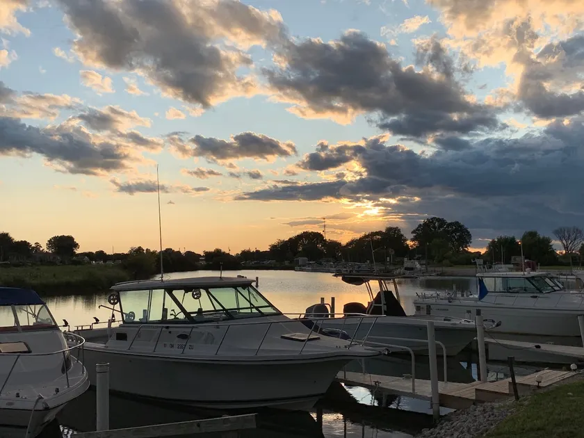 2 Bedroom 2 Bath Upstairs Condo with Water View - Image 1