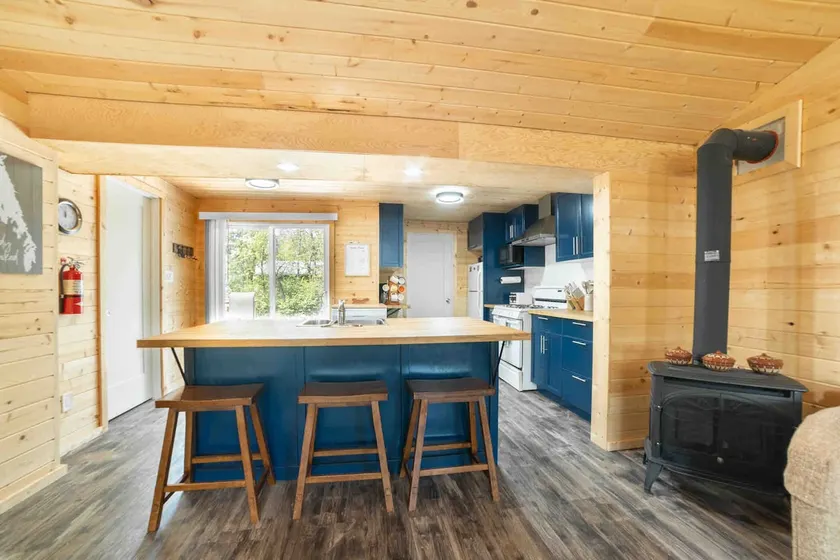 🏝 Sandy Hooked 🪝 Pine Cottage by Lake Pier Beach - Image 1