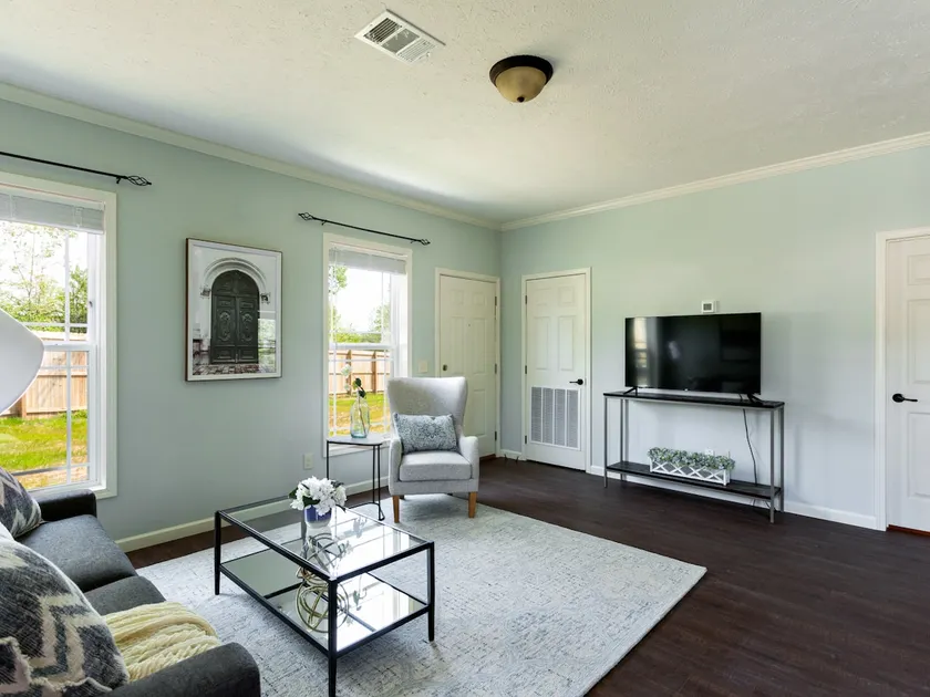 Duplex Retreat for 2 Near Madison - Image 1