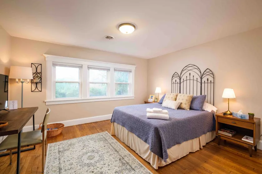 Perfect for Families – 6BR Home, Walk to Downtown - Image 1