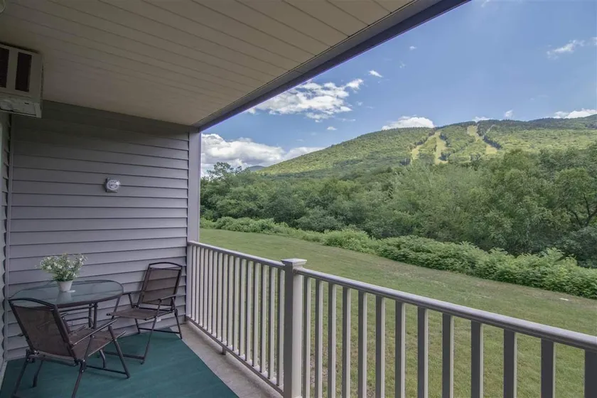 Condo with loft near Loon mountain with pool/jacuzzi & free shuttle! - Image 1