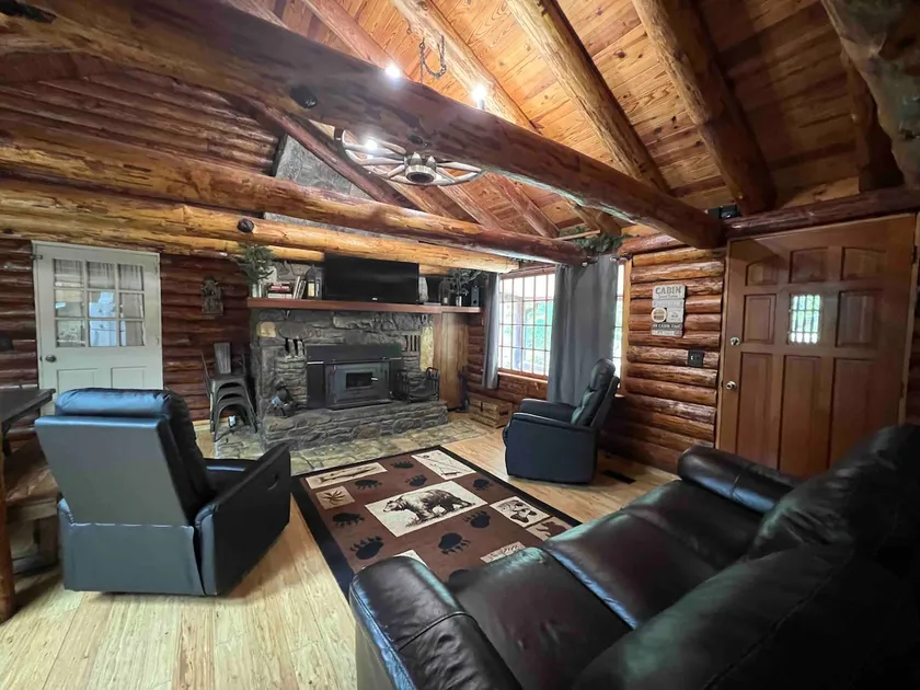 Lakefront Cabin Beaver Lake - Image 1