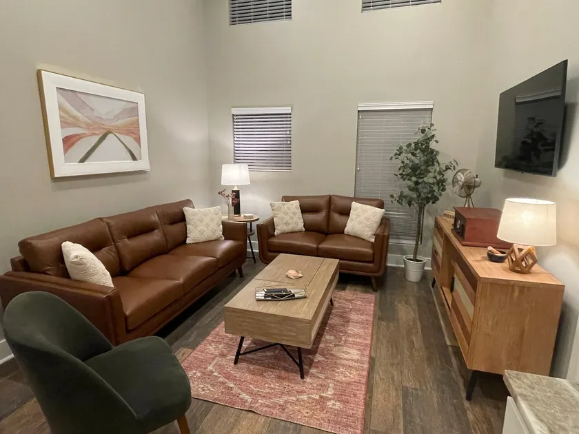 Luxury & Location! 2 bed / 2 bath - Image 1