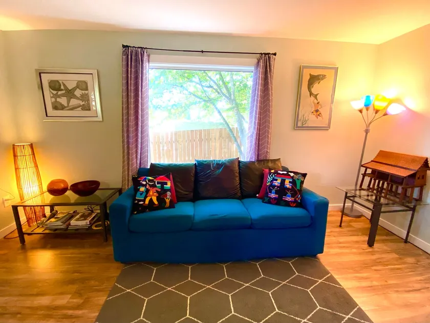 Secluded 2BR home, washer/dryer, private parking - Image 1
