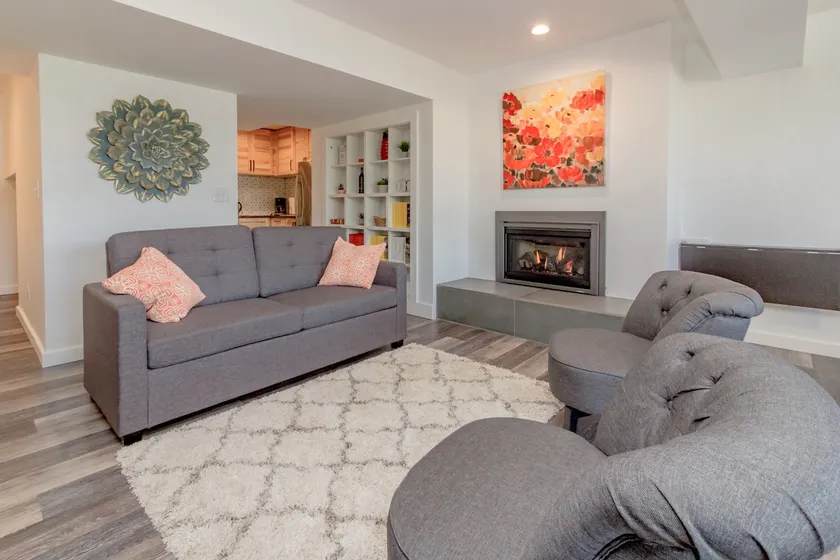 Wonderful Lakefront Modern Apartment - Image 1