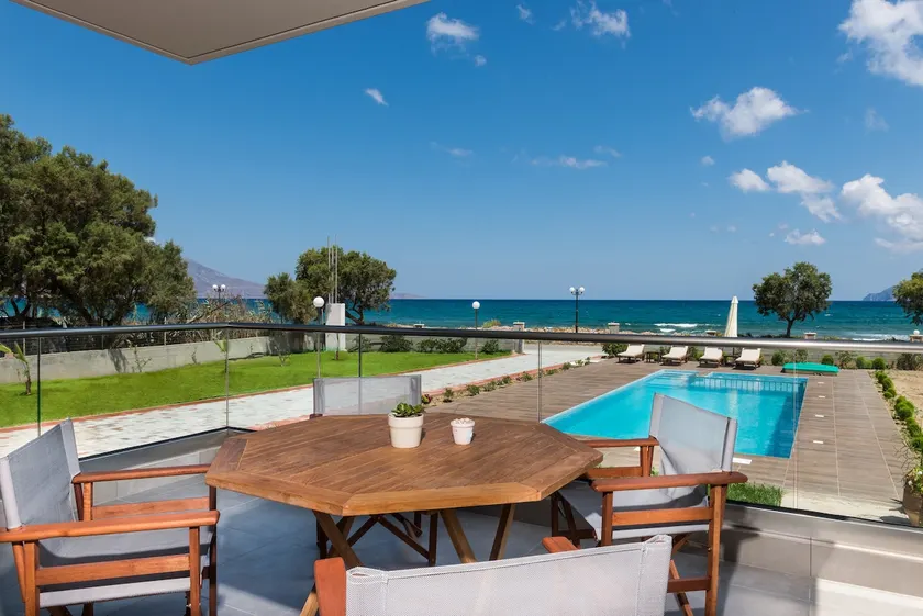 Niovi Seaside Suites - Image 1