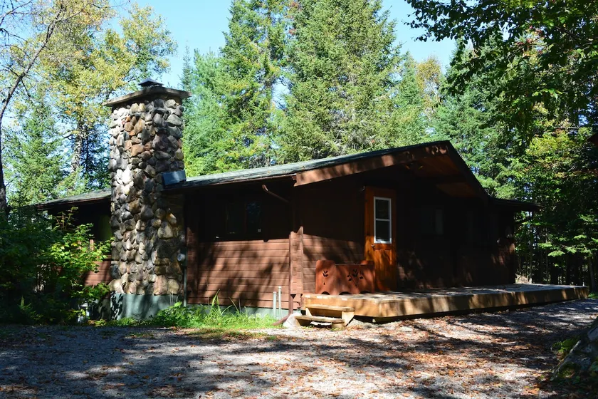 Pan-Abode Log House - Image 1