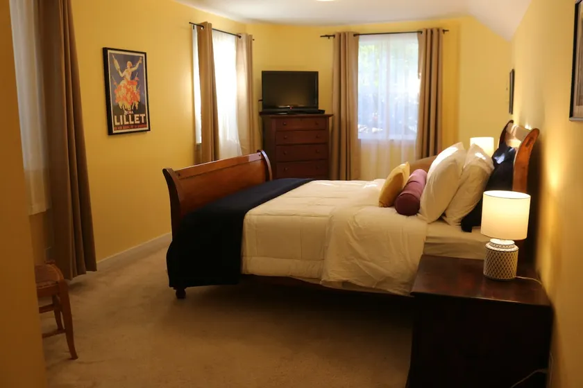Stylish 2 BR, 2 Bath, Private Back Yard Apartment - Image 1