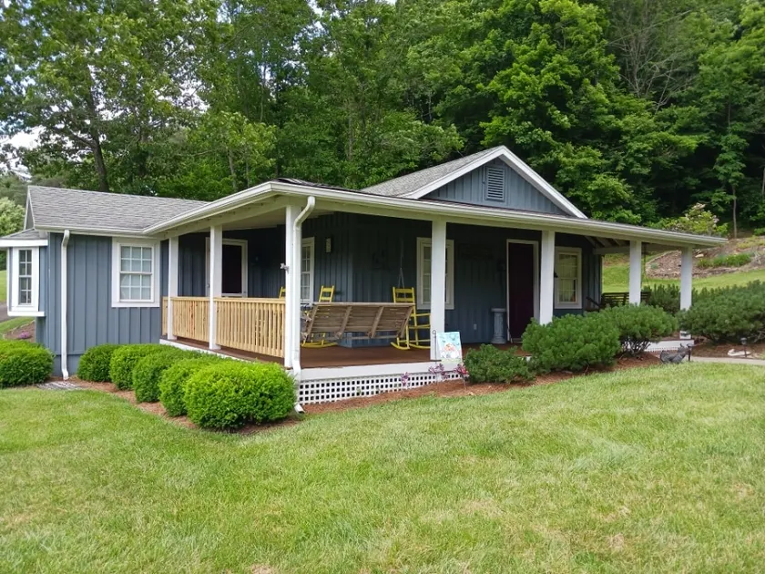 Cottage overlooking the New River - Image 1