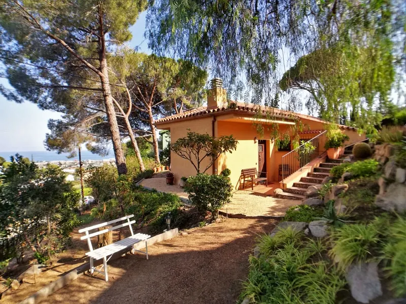 House with garden, views, near beaches and Barcelona - Image 1