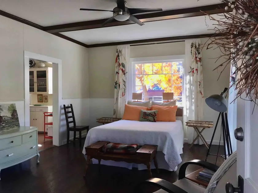 Clean, Stylish Apt w/kitchen. block from Downtown - Image 1