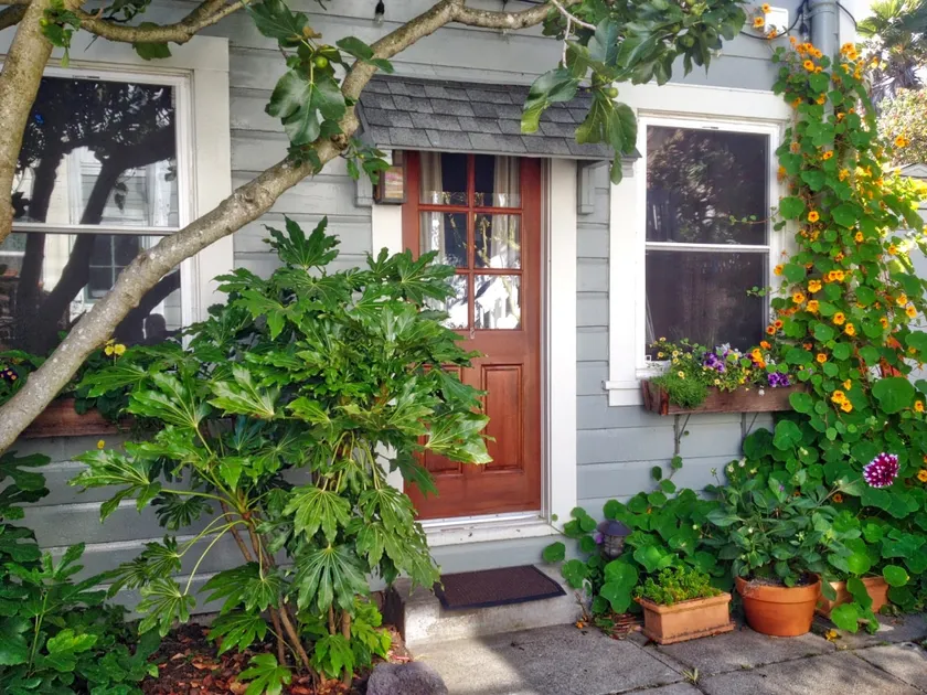 Private Garden Cottage behind lovely Victorian - Image 1