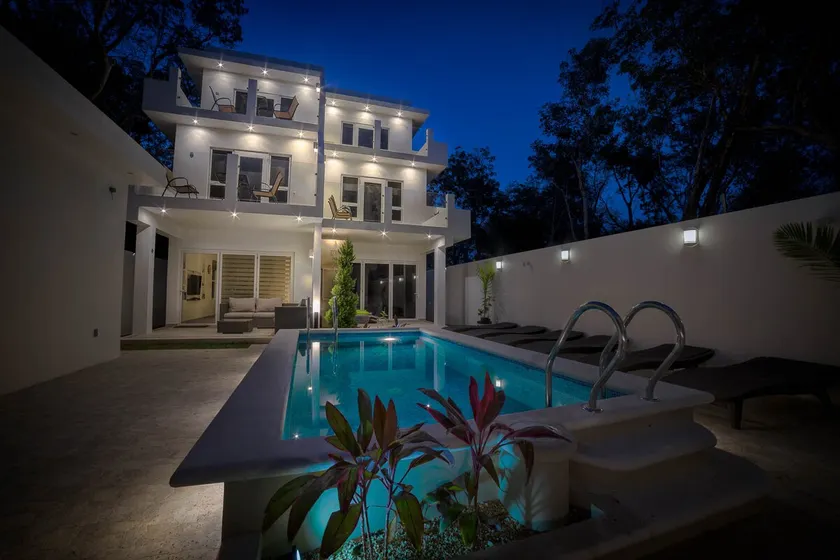 Premium Location, 4 Beds, Shops Near, Fast Wi-Fi 4 - Image 1