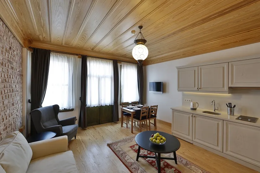 401 · Old City Brand New SPACIOUS with Balcony - Image 1