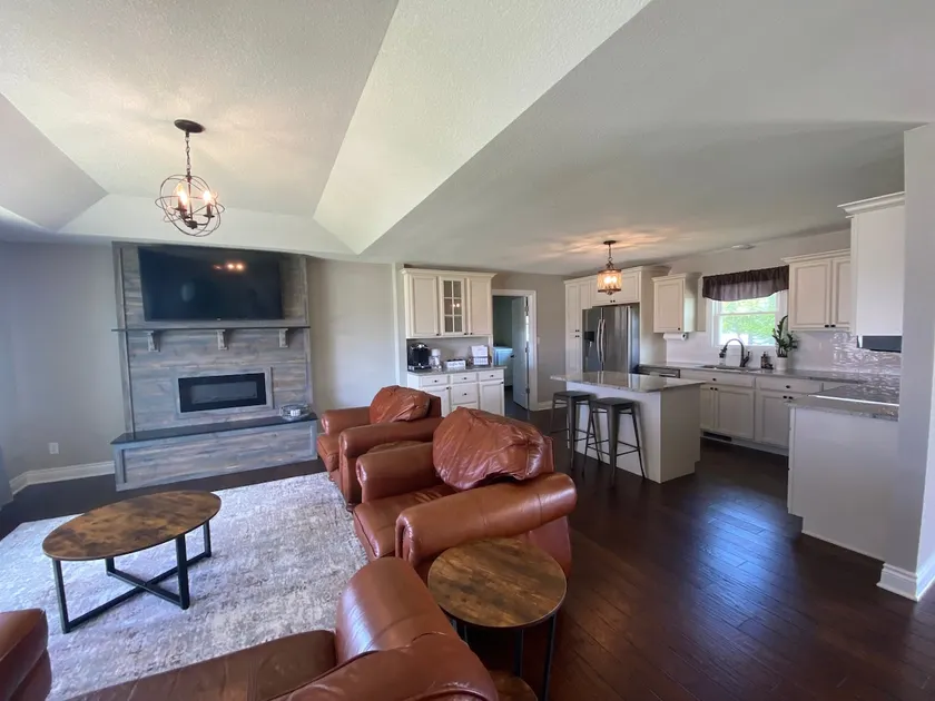 Aunt B's House *No Cleaning Fee* - Image 1