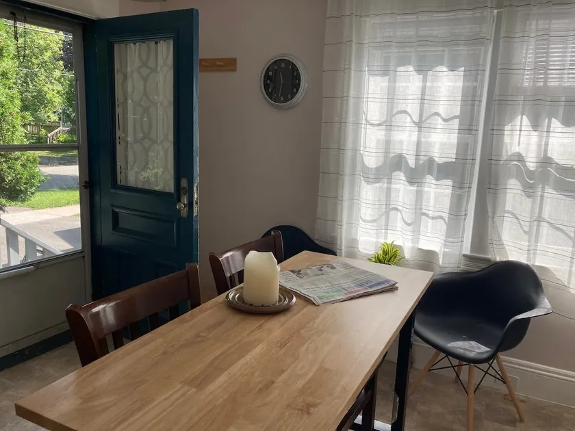 Lovely One Bedroom Downtown - Image 1