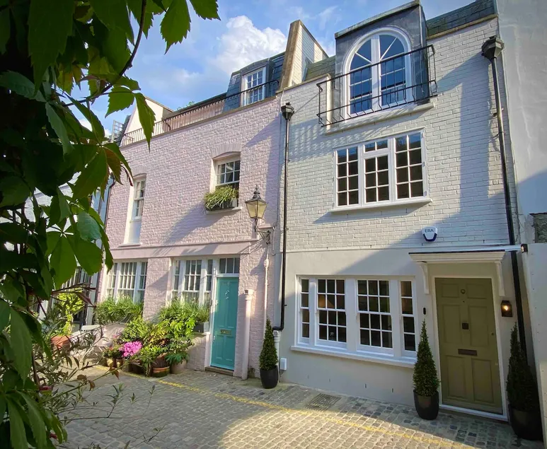New Luxury Town House - Image 1