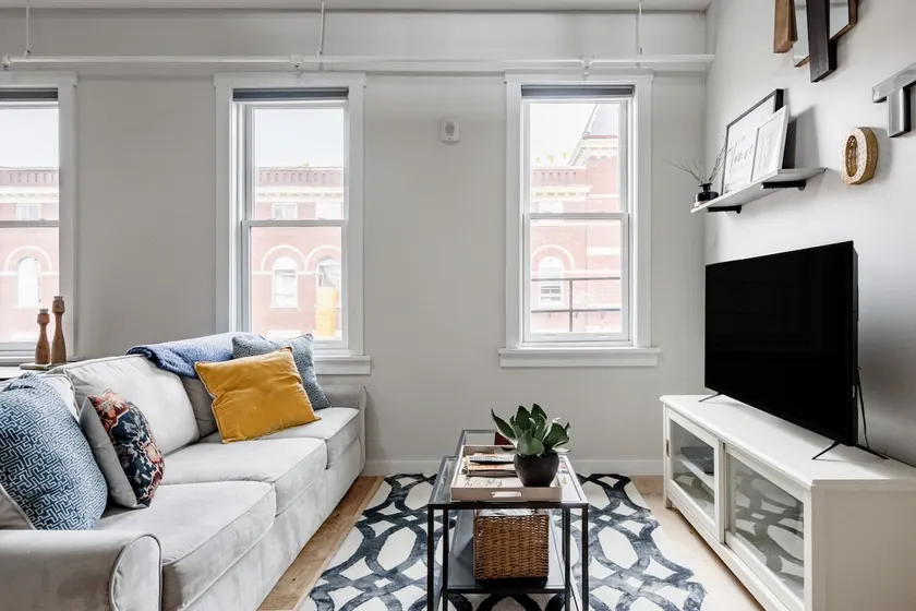The Stafford Condo.1 bed/1 ba.Unbeatable Location - Image 1