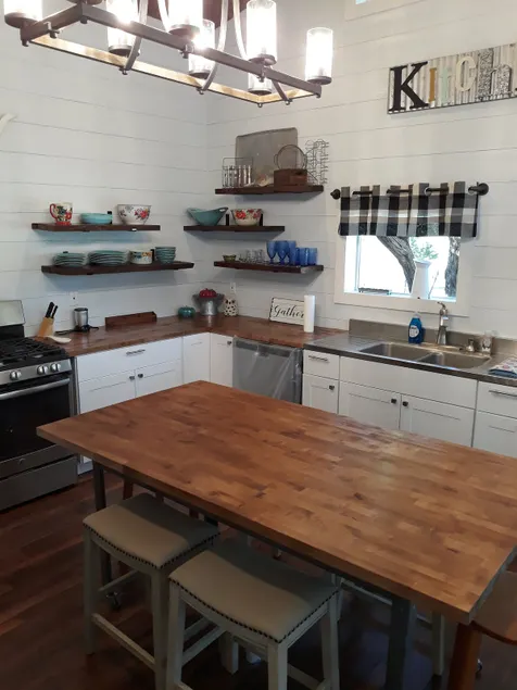 AMAZING PRIVATE GUEST HOME CLOSE TO EVERYTHING - Image 1