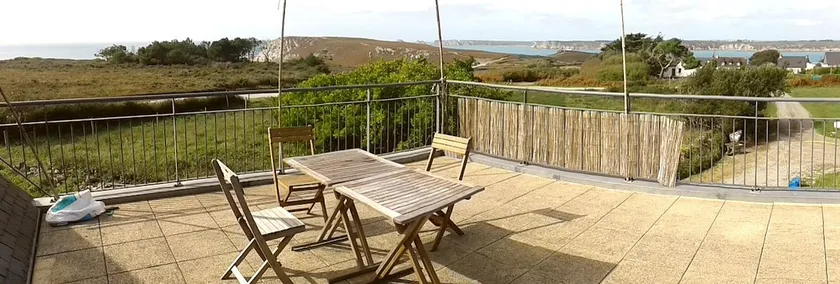 Farmhouse with panoramic ocean views - Image 1