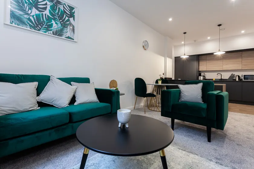 Modern & Stylish 1 Bedroom Apartment in Bolton - Image 1