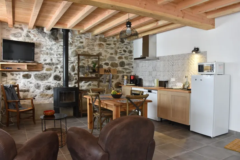 Lou's barn - Image 1
