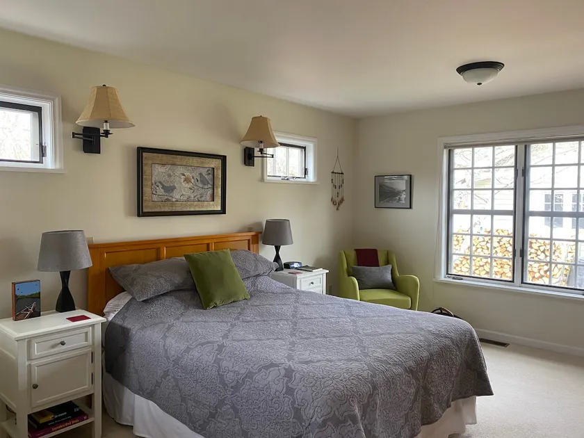 Spacious, Light Private Suite in the Heart of Town - Image 1