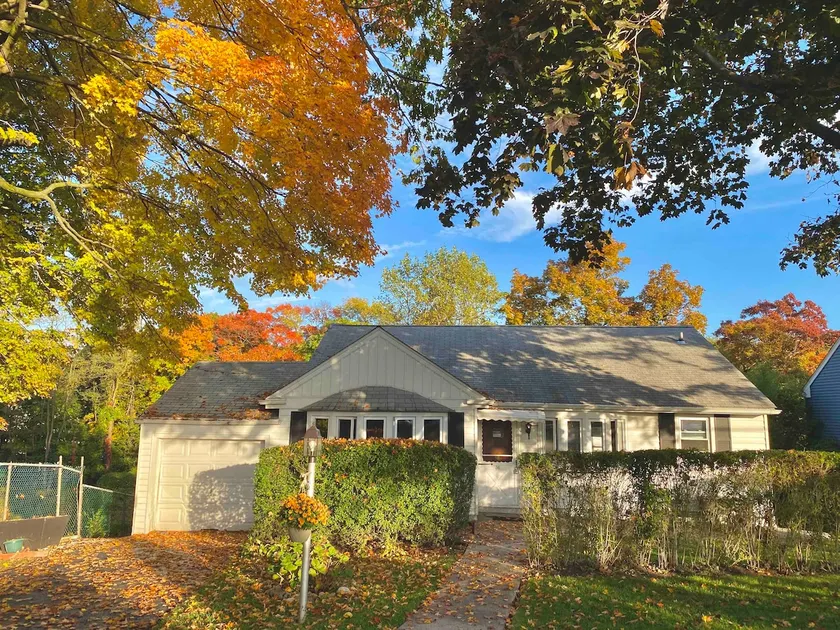 Quiet and Spacious 3BR House - 25 min from NYC - Image 1