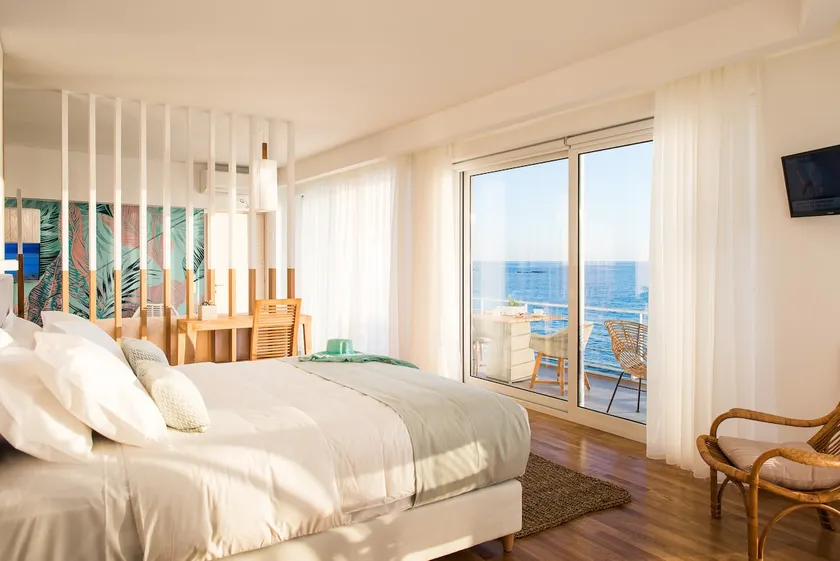 Iris Seafront Suite - Image 1