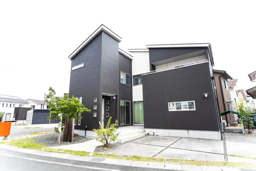 Sleeps up to 8! 5 minutes to Lake Biwa, 2-story house in Takashima City, Shiga Prefecture - Image 1