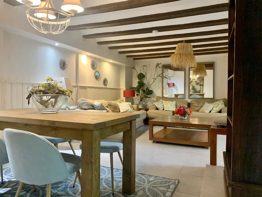 City center, 5 bedrooms. - Image 1