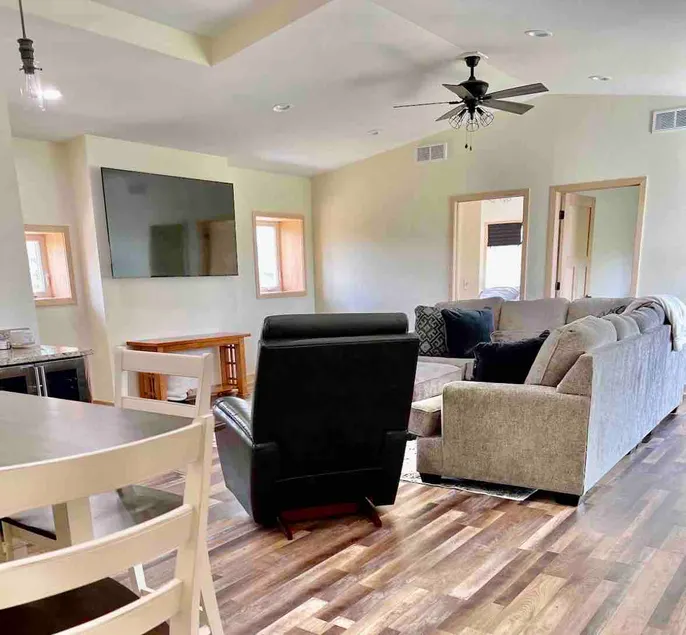 New Private Exceptional Ridge Top Cabin /House - Image 1