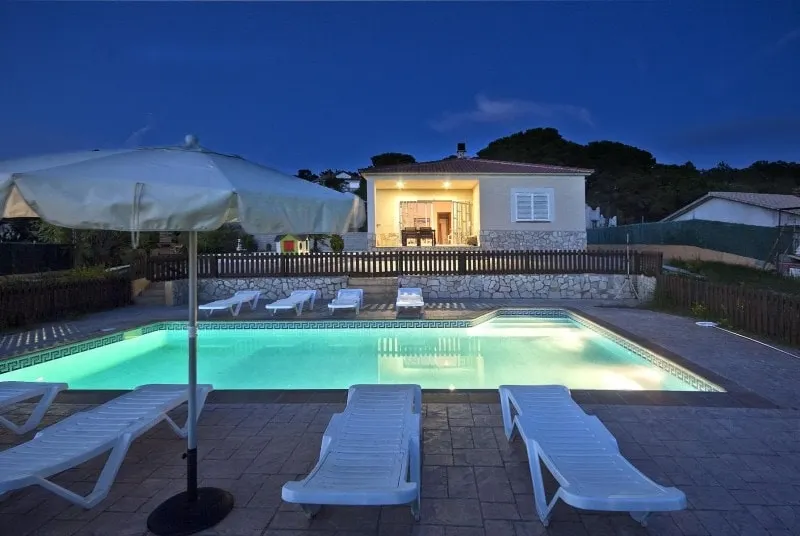 Casas Catalunya: Entspannende Villa Lloraine an der Costa Brava mit Blick auf die Berge. Für 10 Gäste! - Image 1