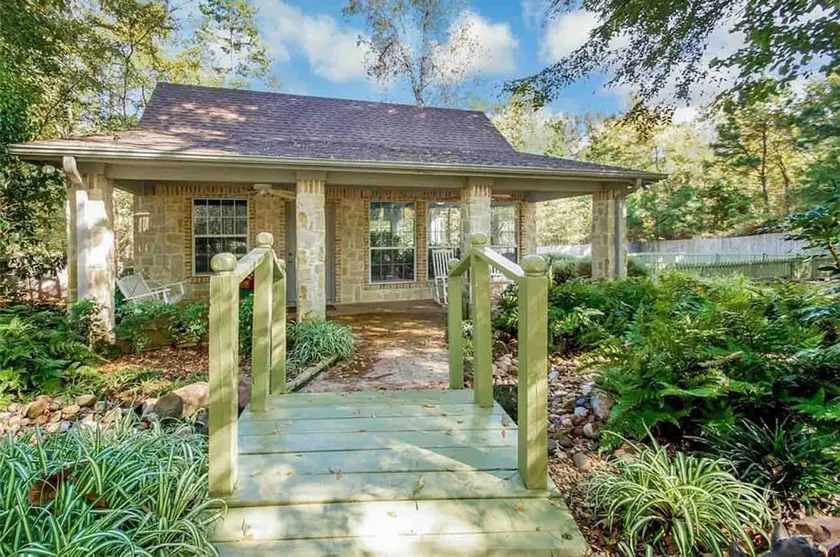 Victorian Blue Shire Cottage - Image 1
