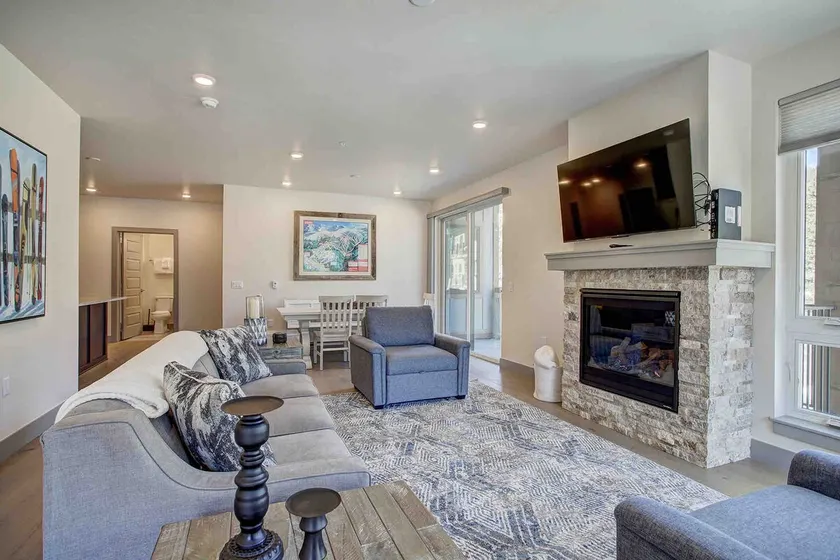 Picture Perfect Mountain & Lake Views - Navette / Keystone Lake / Convention Center - Image 1