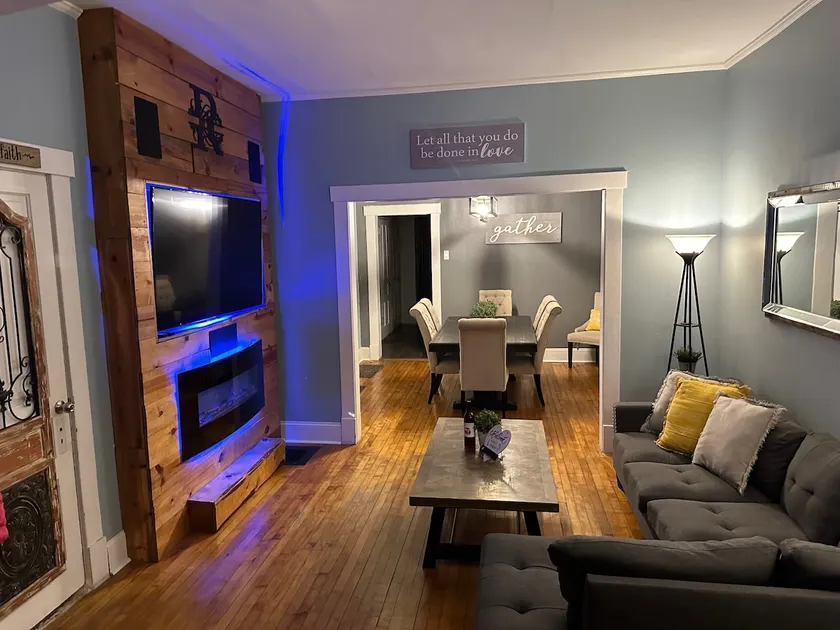 Spacious 3br house near Downtown Chicago & Airport - Image 1