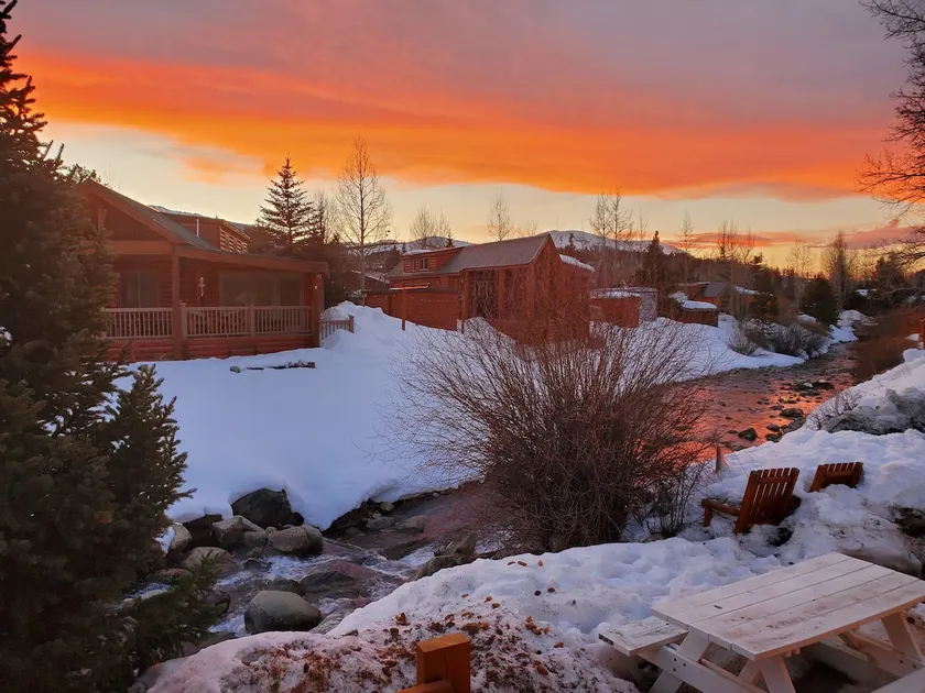 New chalet at waterfall. Good dogs welcome. - Image 1