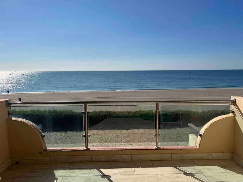 Beach front, three bedroom duplex apartment - Image 1