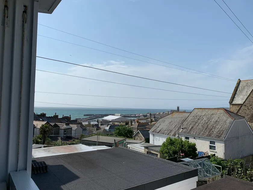 Stunning 2 bed apartment with sea views, Penzance - Image 1
