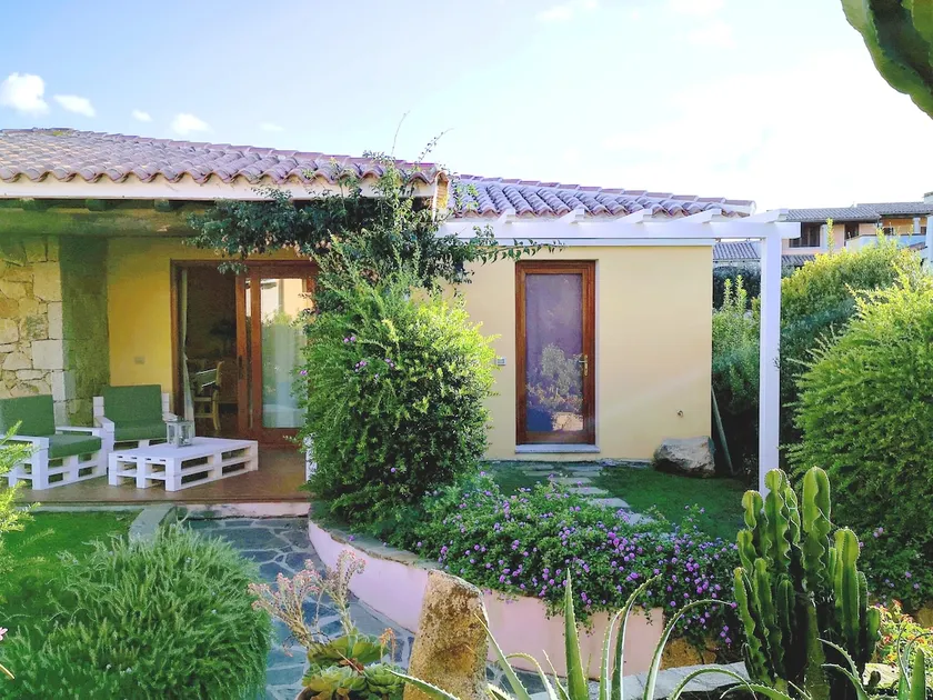 Charming Single Villa surrounded by greenery - Image 1