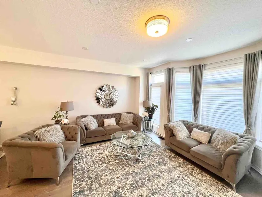 Luxurious Modern 3-Bedroom Townhouse in Vaughan. - Image 1