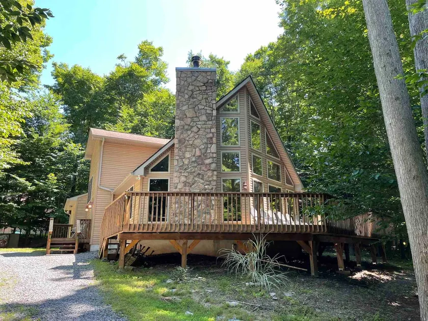 Lake Community Chalet | Family-Friendly Retreat - Image 1