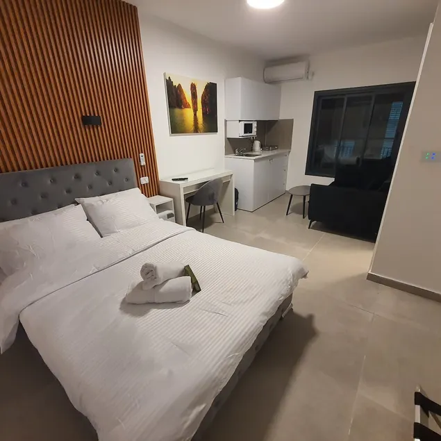 Bat Yam Nice Room in Apartment - Image 1