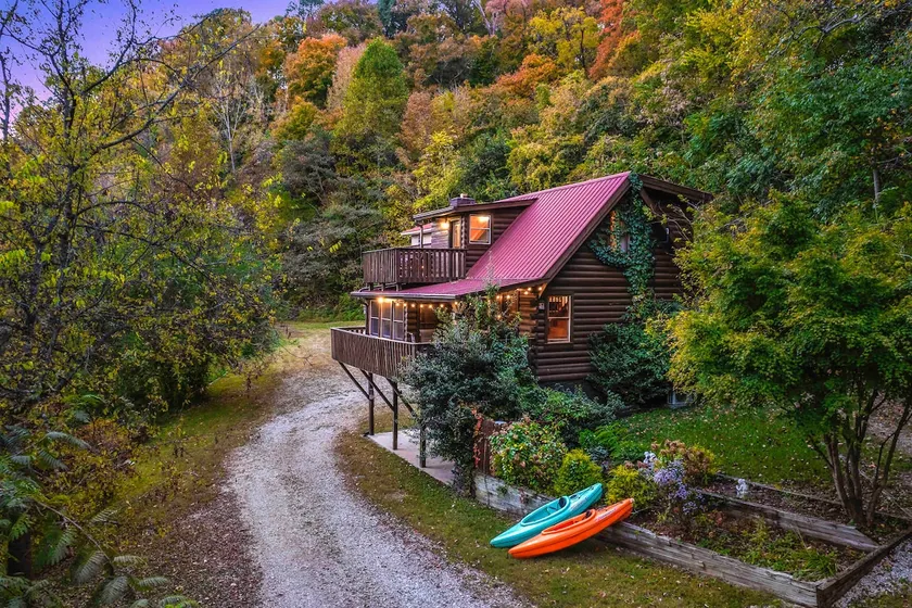 Center Hill Lake Cabin w/ Deck & Fire Pit - Image 1