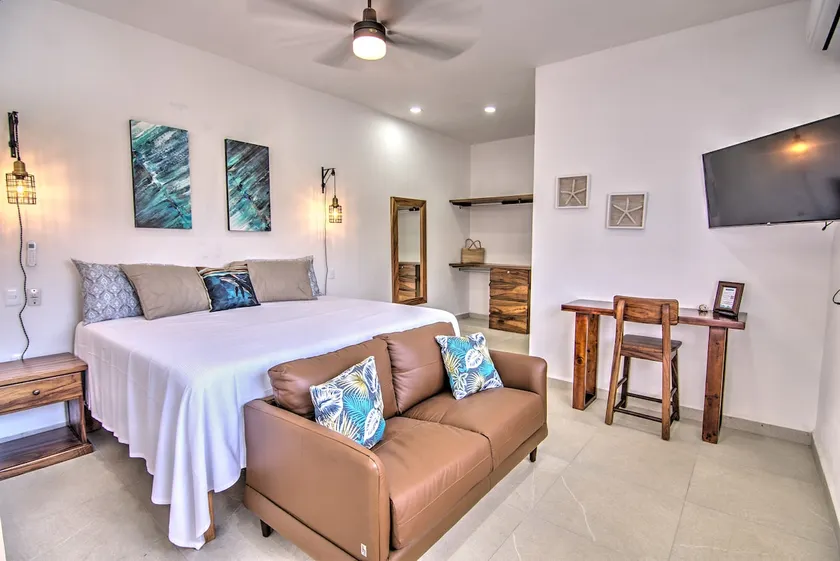 P2Golden Zone PH2: Pool, Grill + 2 Blocks to Beach - Image 1