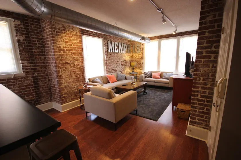 Historic City Views|Free Gated Parking| Walkable - Image 1