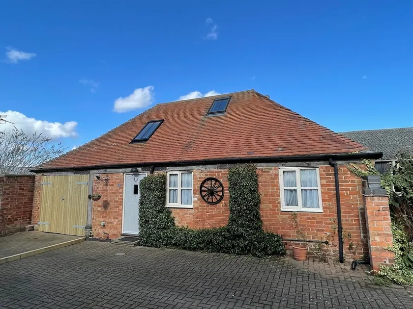 The Cart Shed, Ufton Fields - Image 1