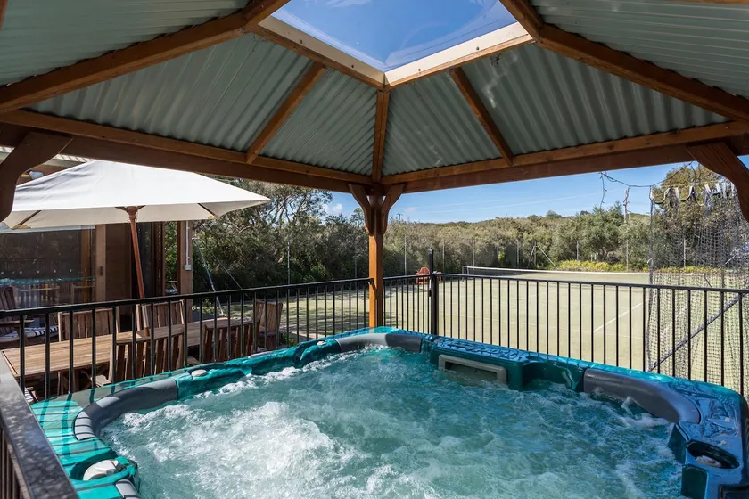 The Heyfield Hideaway: Tennis & Spa - Image 1