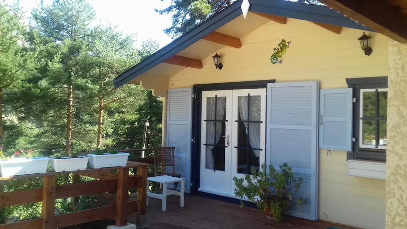 chalet and outdoor spa - Image 1